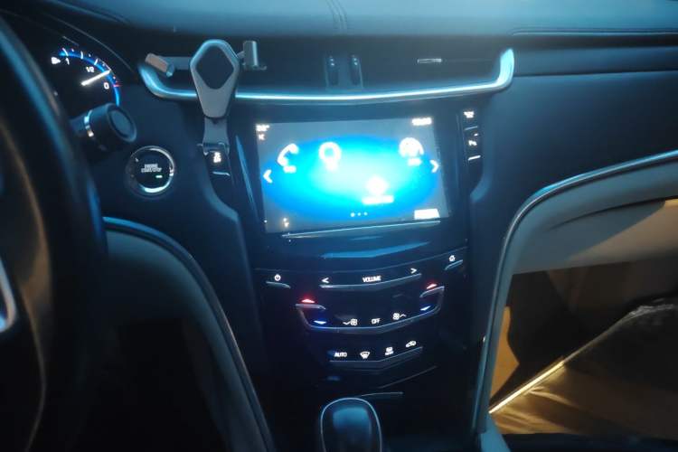 Used Cadillac XTS 2014 28T Comfort Version Audio And AC Panel