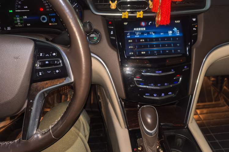 Used Cadillac XTS 2014 28T Comfort Version Audio And AC Panel