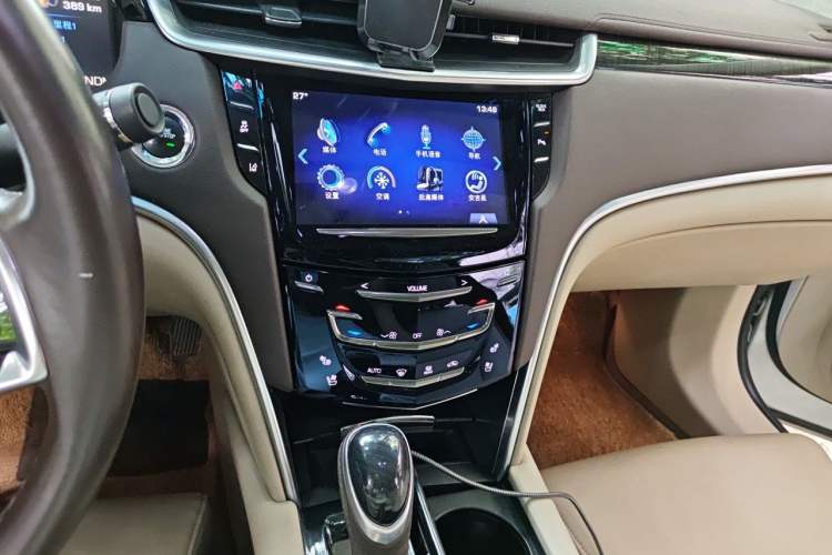 Used Cadillac XTS 2014 28T Platinum Edition Audio And AC Panel