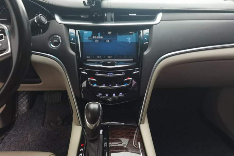 Used Cadillac XTS 2014 28T Comfort Version Audio And AC Panel