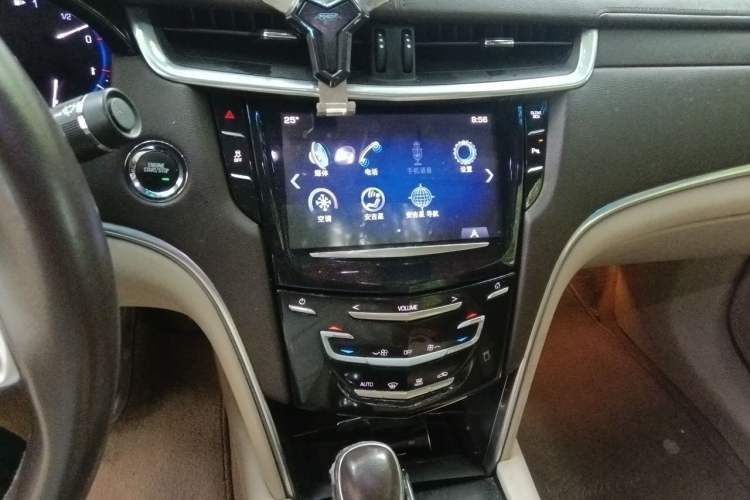 Used Cadillac XTS 2014 28T Comfort Version Audio And AC Panel