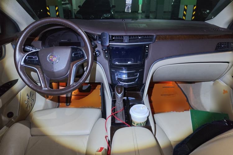 Used Cadillac XTS 2014 28T Luxury Model Center Console