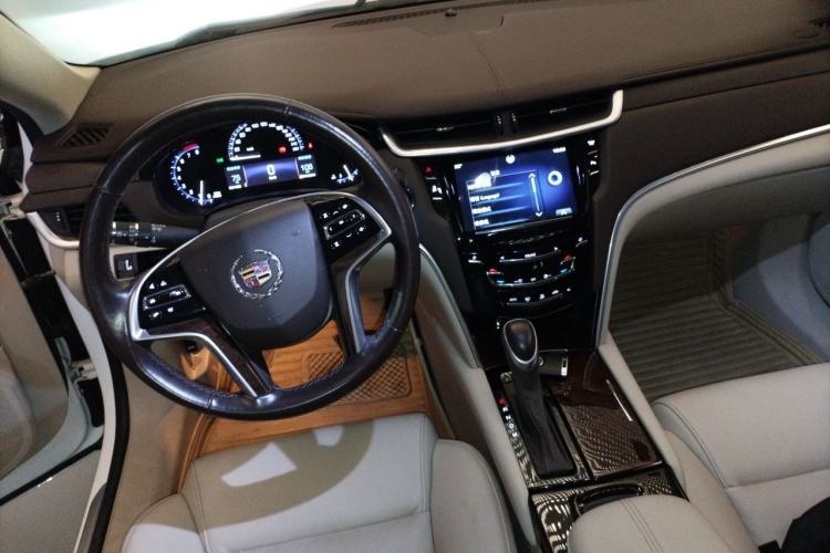 Used Cadillac XTS 2014 28T Comfort Version Center Console