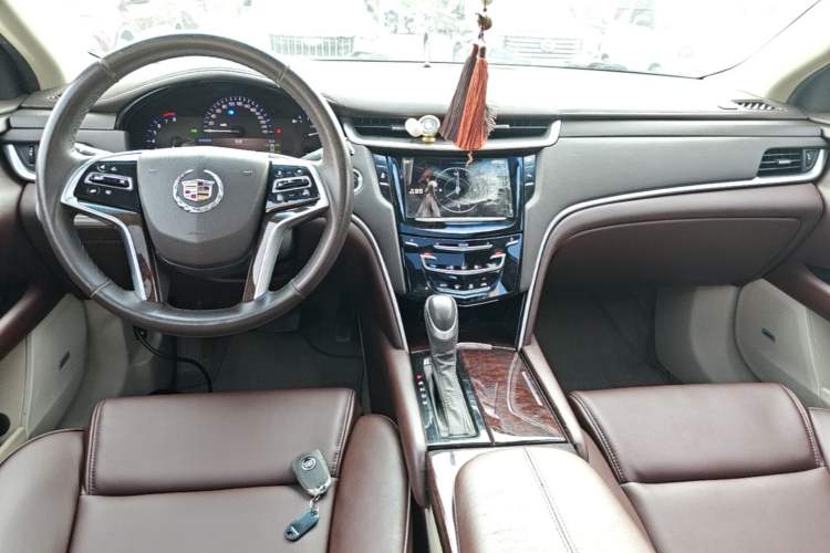 Used Cadillac XTS 2014 28T Comfort Version Center Console