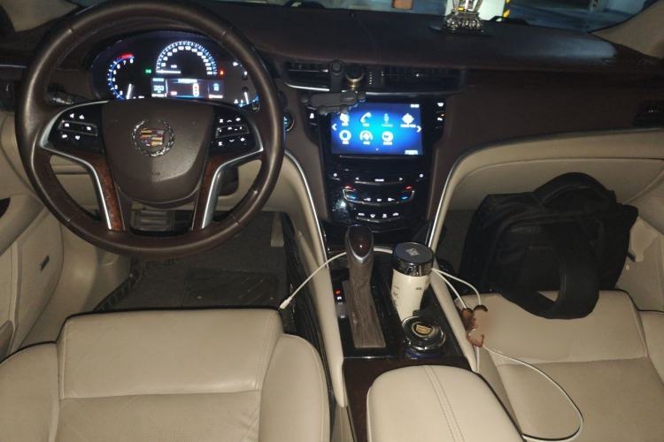 Used Cadillac XTS 2014 28T Elite Edition Center Console