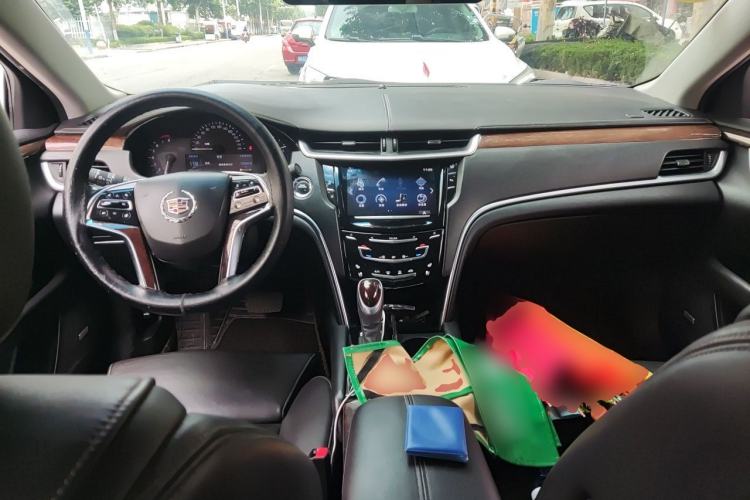 Used Cadillac XTS 2014 28T Luxury Model Center Console