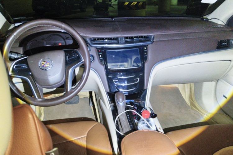 Used Cadillac XTS 2014 28T Comfort Version Center Console