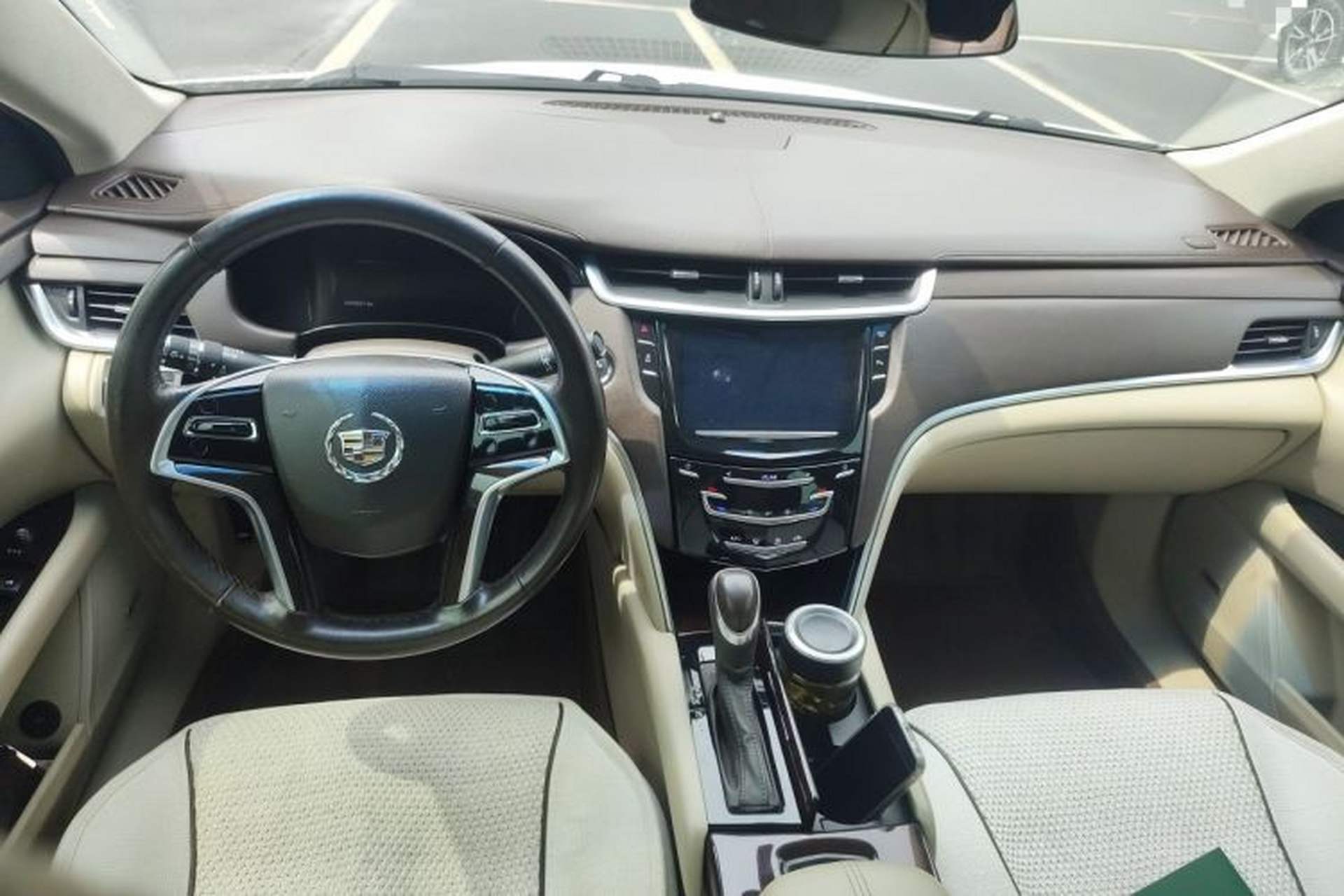 Used Cadillac XTS 2014 28T Comfort Version Center Console
