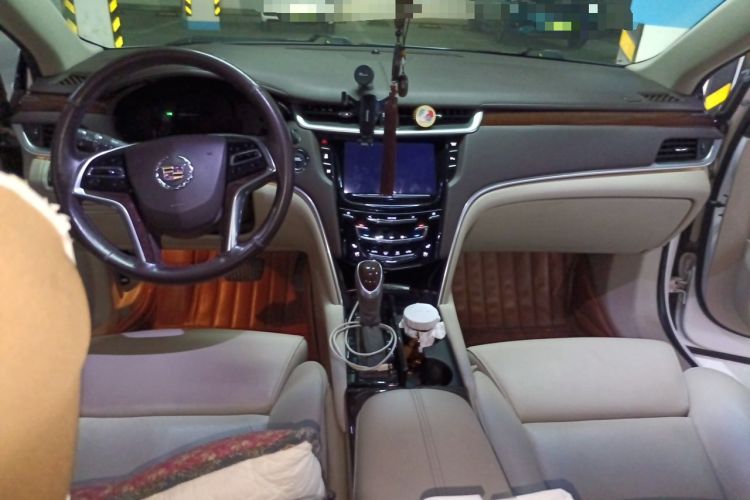 Used Cadillac XTS 2014 28T Luxury Model Center Console