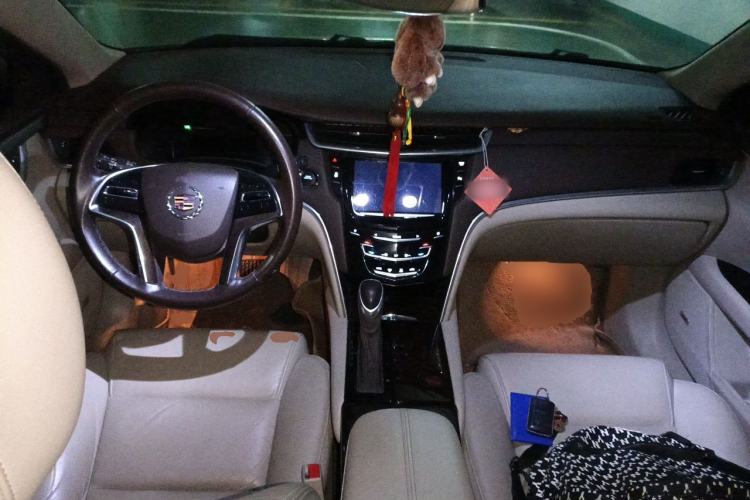 Used Cadillac XTS 2014 28T Comfort Version Center Console