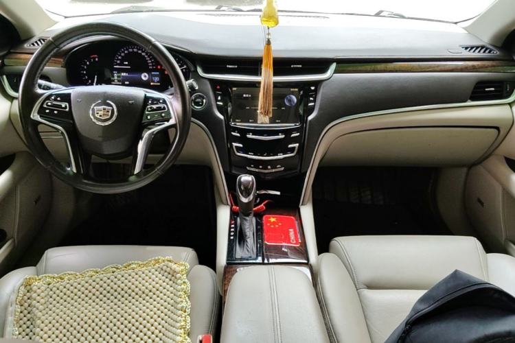 Used Cadillac XTS 2014 28T Elite Edition Center Console