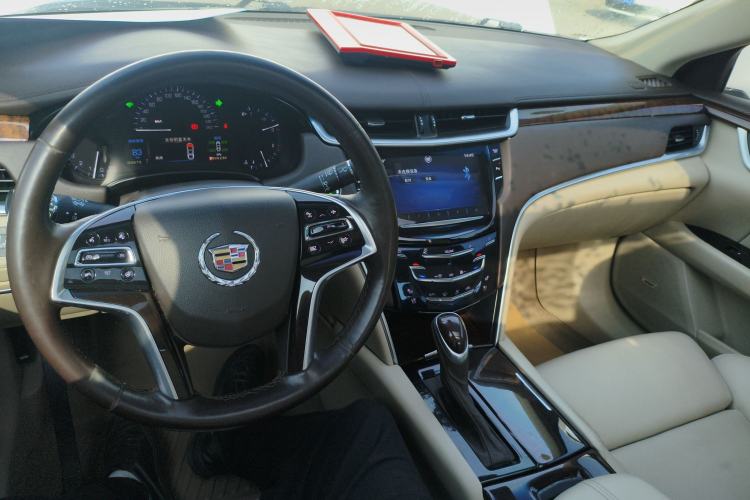 Used Cadillac XTS 2014 28T Luxury Model Center Console