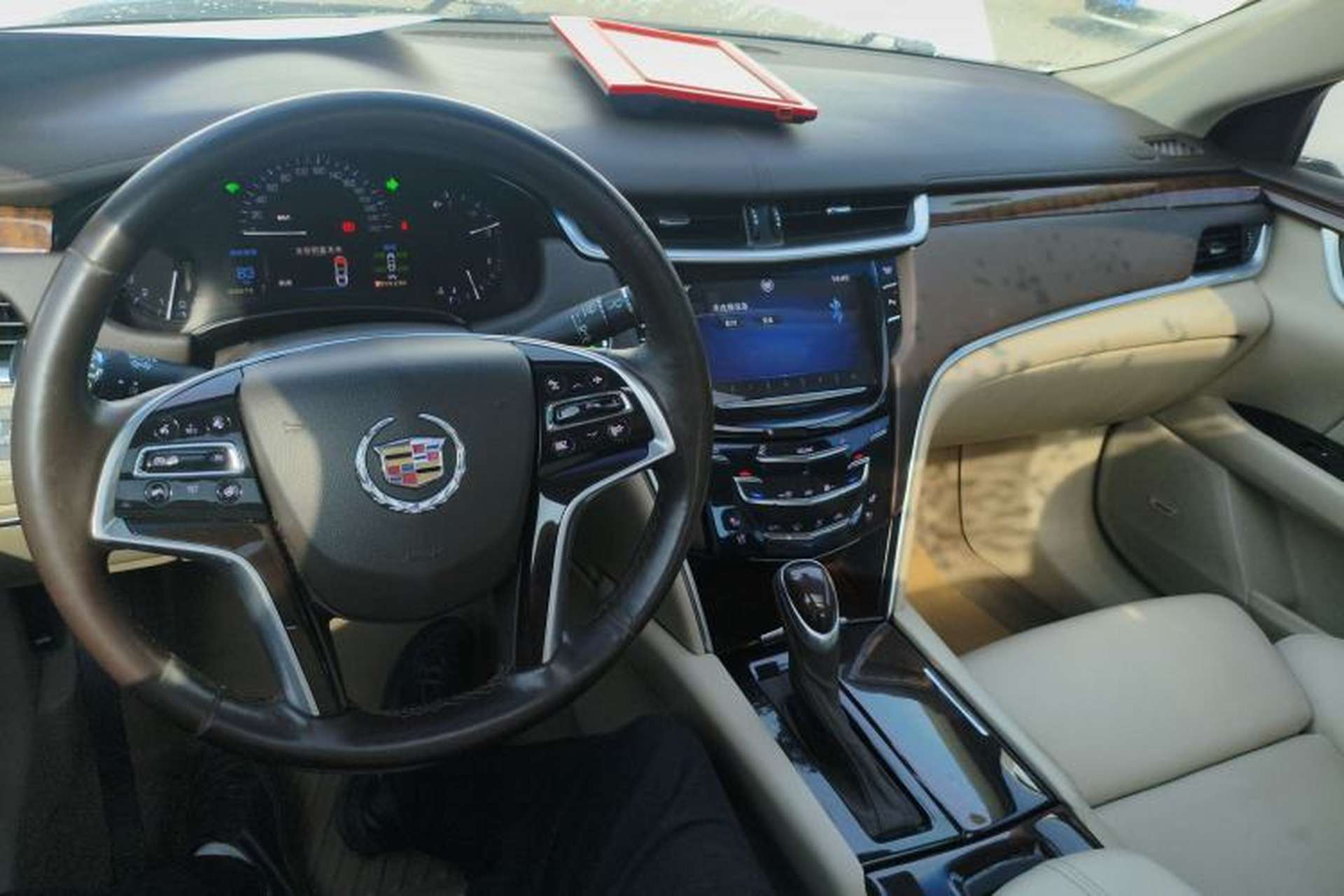 Used Cadillac XTS 2014 28T Luxury Model Center Console
