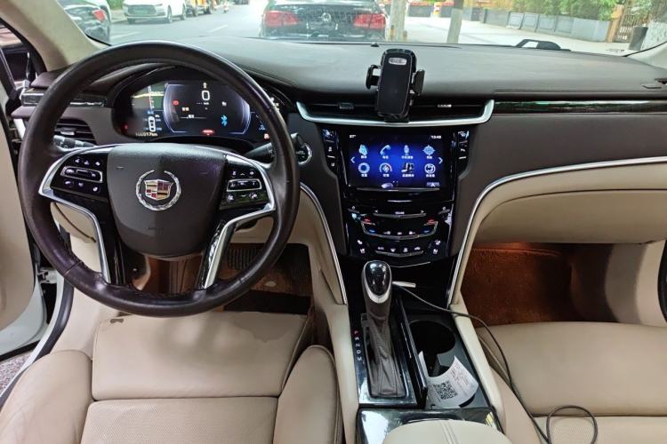 Used Cadillac XTS 2014 28T Platinum Edition Center Console