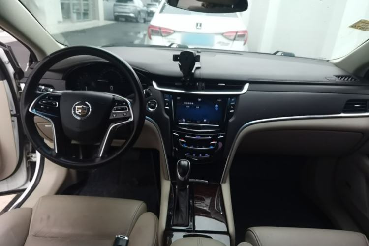 Used Cadillac XTS 2014 28T Comfort Version Center Console