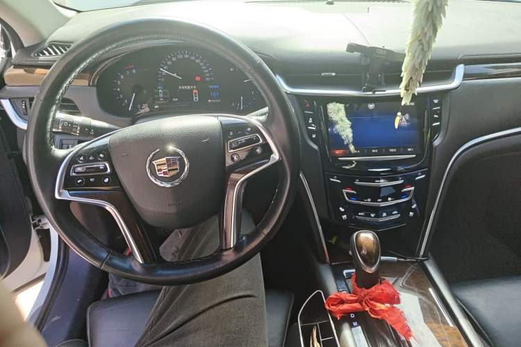 Used Cadillac XTS 2014 28T Elite Edition Center Console