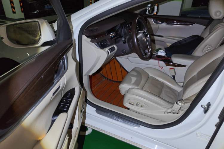 Used Cadillac XTS 2014 28T Luxury Model Driver Seat