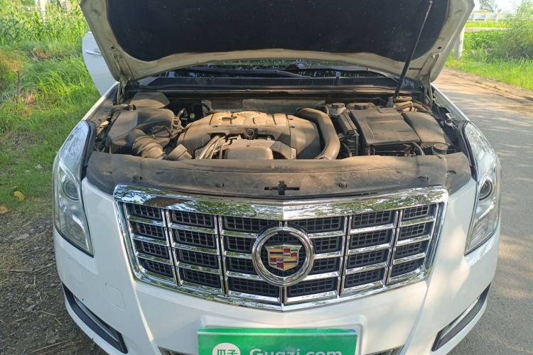 Used Cadillac XTS 2014 28T Comfort Version Engine Bay
