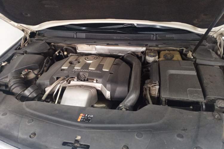 Used Cadillac XTS 2014 28T Comfort Version Engine Bay