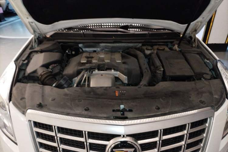 Used Cadillac XTS 2014 28T Comfort Version Engine Bay