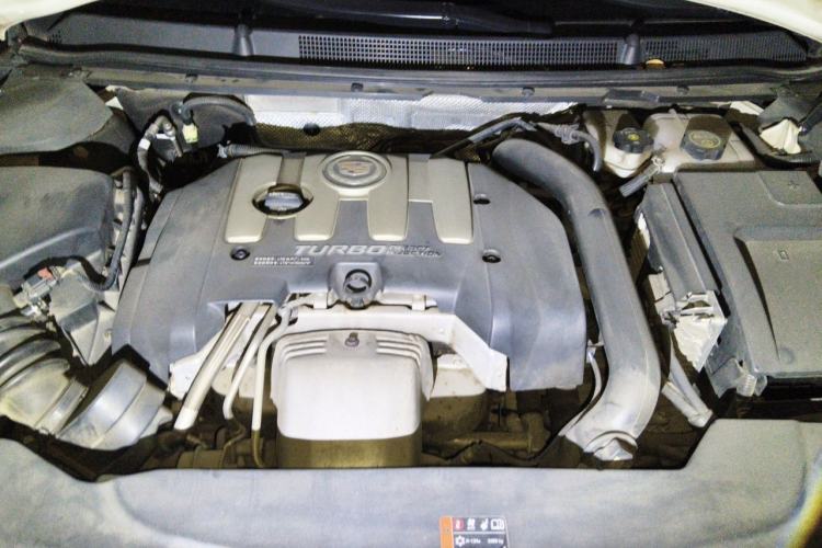Used Cadillac XTS 2014 28T Comfort Version Engine Bay