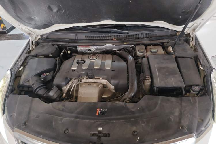 Used Cadillac XTS 2014 28T Comfort Version Engine Bay