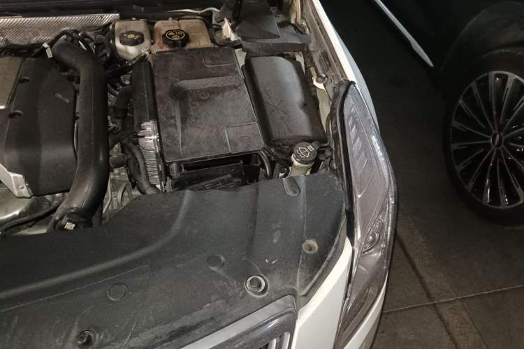 Used Cadillac XTS 2014 28T Comfort Version Engine Bay Left