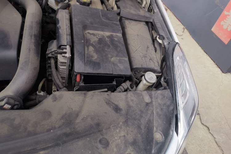 Used Cadillac XTS 2014 28T Comfort Version Engine Bay Left