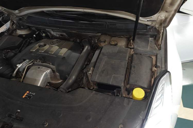 Used Cadillac XTS 2014 28T Comfort Version Engine Bay Left