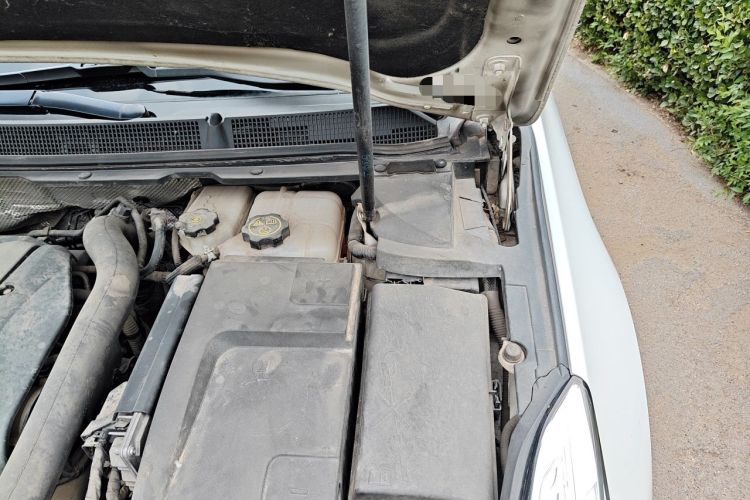Used Cadillac XTS 2014 28T Comfort Version Engine Bay Left