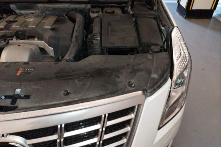 Used Cadillac XTS 2014 28T Comfort Version Engine Bay Left