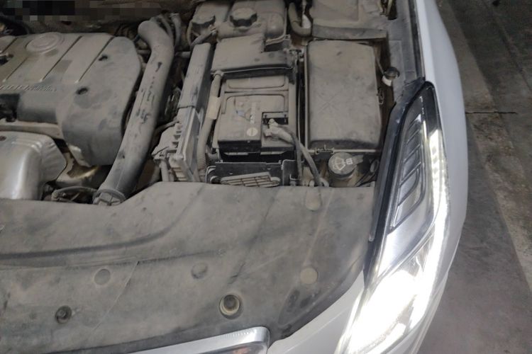 Used Cadillac XTS 2014 28T Comfort Version Engine Bay Left