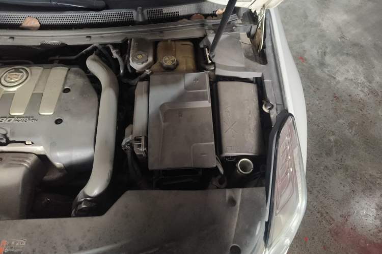 Used Cadillac XTS 2014 28T Comfort Version Engine Bay Left