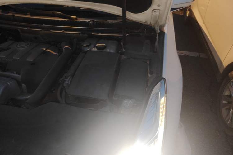 Used Cadillac XTS 2014 28T Comfort Version Engine Bay Left