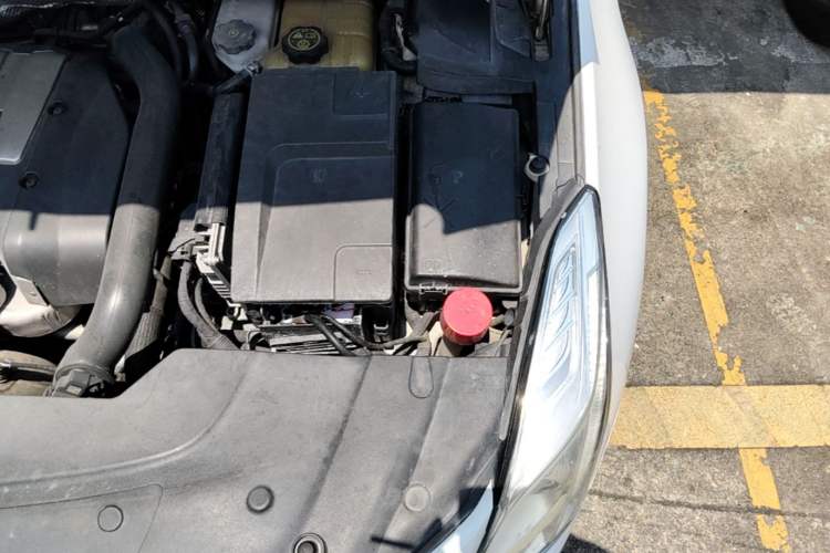 Used Cadillac XTS 2014 28T Elite Edition Engine Bay Left