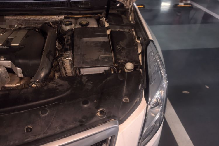 Used Cadillac XTS 2014 28T Comfort Version Engine Bay Left