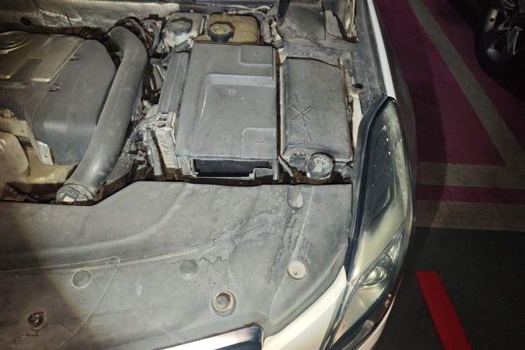 Used Cadillac XTS 2014 28T Comfort Version Engine Bay Left