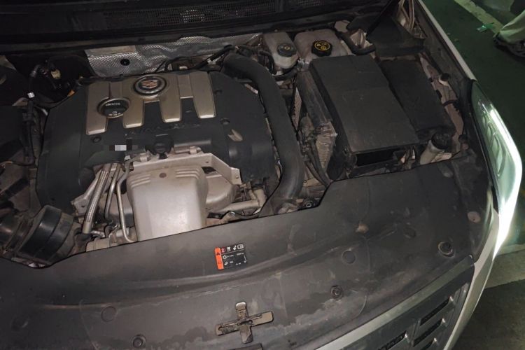 Used Cadillac XTS 2014 28T Comfort Version Engine Bay Left