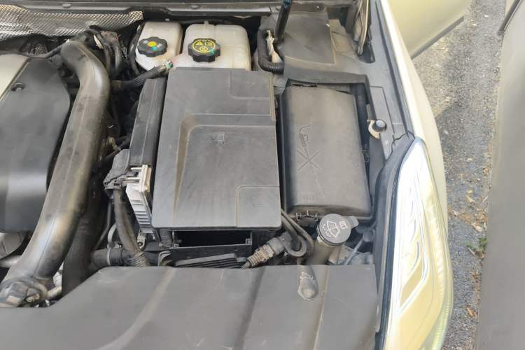 Used Cadillac XTS 2014 28T Platinum Edition Engine Bay Left