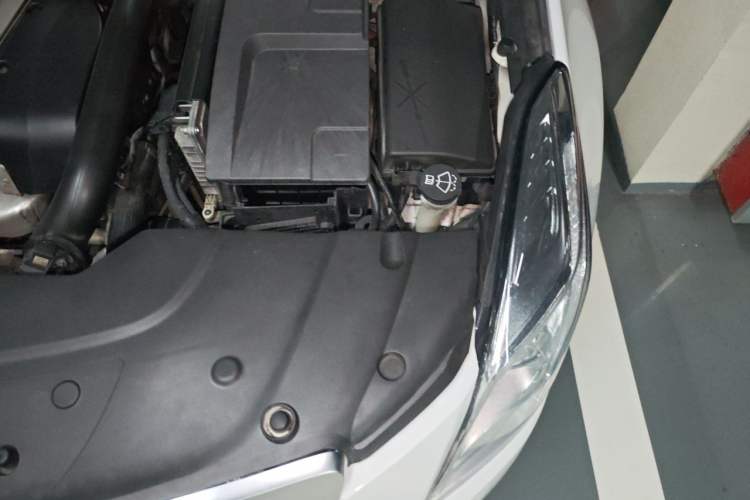 Used Cadillac XTS 2014 28T Comfort Version Engine Bay Left