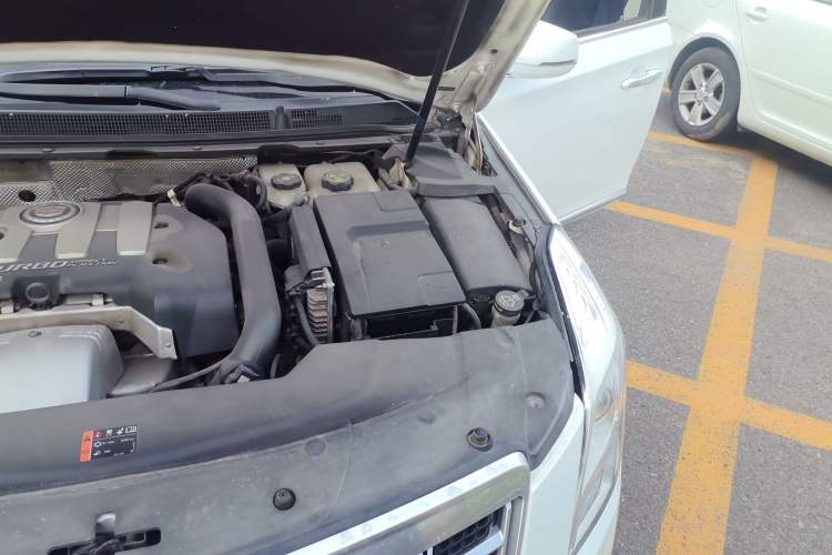 Used Cadillac XTS 2014 28T Comfort Version Engine Bay Left