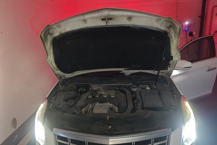 Used Cadillac XTS 2014 28T Comfort Version Engine Bay