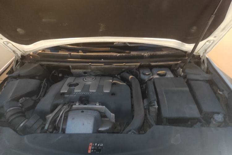 Used Cadillac XTS 2014 28T Comfort Version Engine Bay
