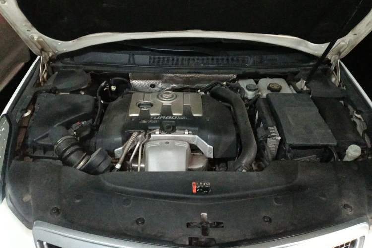 Used Cadillac XTS 2014 28T Comfort Version Engine Bay