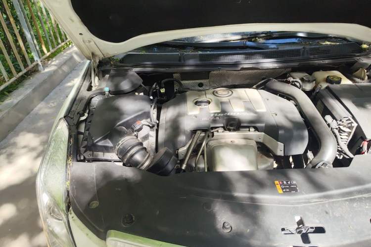 Used Cadillac XTS 2014 28T Luxury Model Engine Bay Right