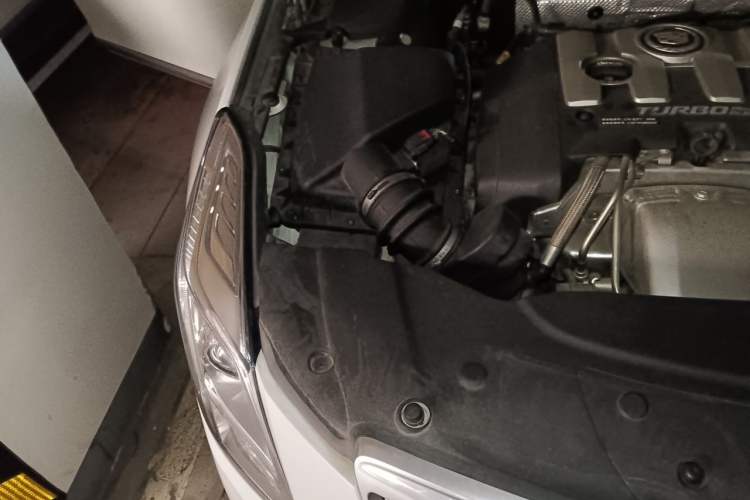 Used Cadillac XTS 2014 28T Comfort Version Engine Bay Right
