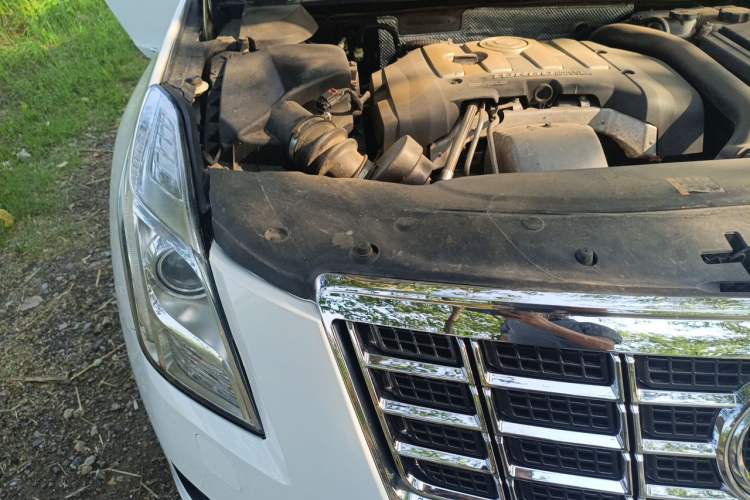 Used Cadillac XTS 2014 28T Comfort Version Engine Bay Right