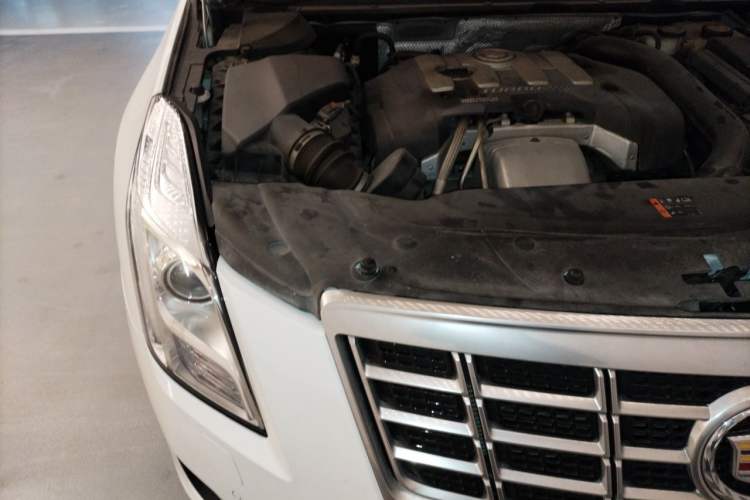Used Cadillac XTS 2014 28T Comfort Version Engine Bay Right