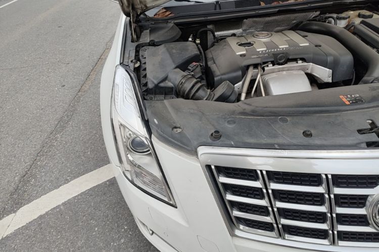 Used Cadillac XTS 2014 28T Luxury Model Engine Bay Right