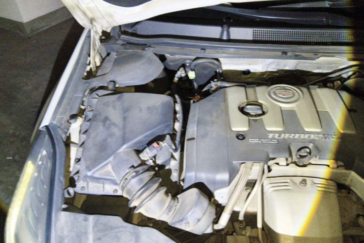 Used Cadillac XTS 2014 28T Comfort Version Engine Bay Right
